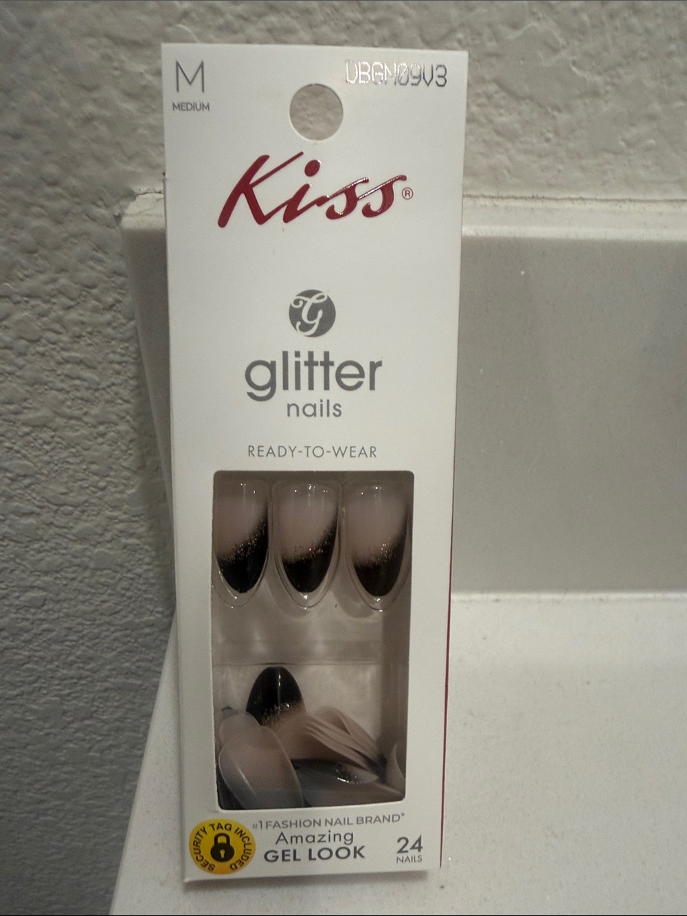 Kiss Glitter Ready-To-Wear Nails — Nude with Black Glitter Tips